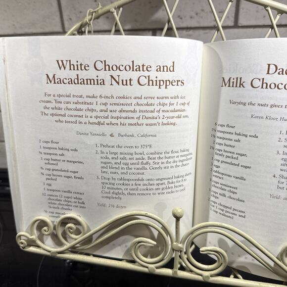 101 Perfect Chocolate Chip Cookies: 101 Melt-in-Your-Mouth Recipes by Gwen W. St - Picture 8 of 9